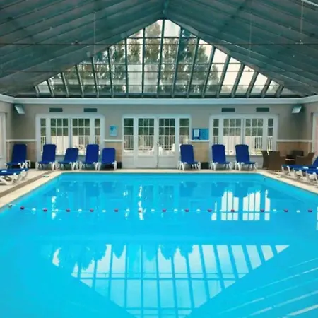 T2 In With Pool Apartment